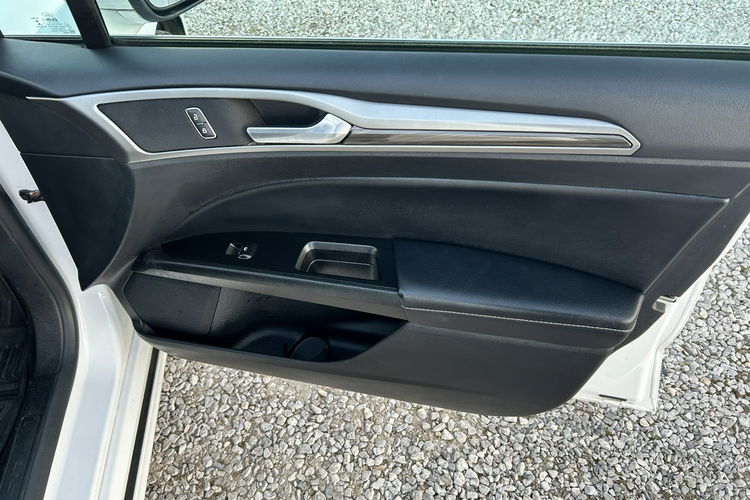 Ford Fusion zdjęcie 17