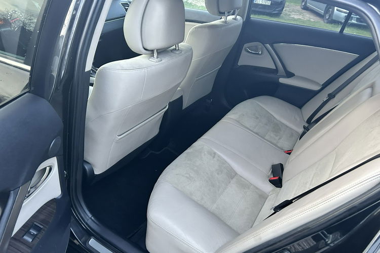 Toyota Avensis zdjęcie 10