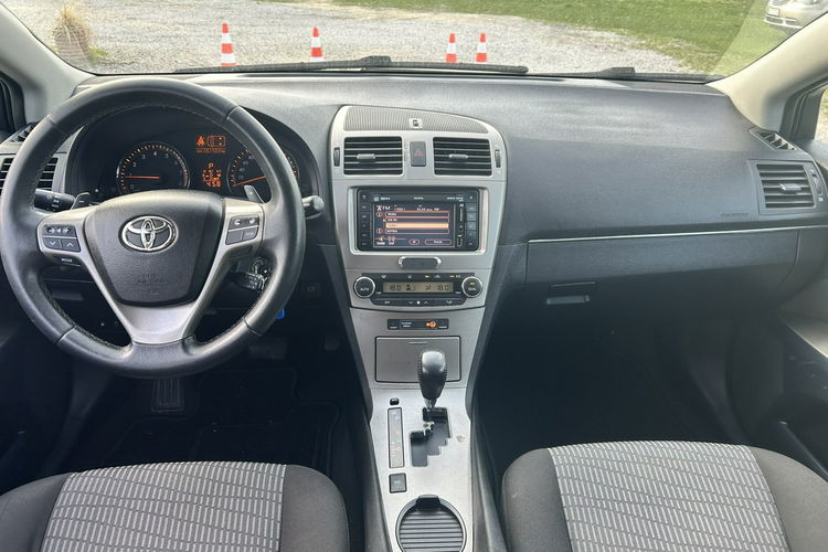 Toyota Avensis Super stan zdjęcie 11