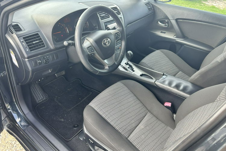 Toyota Avensis Super stan zdjęcie 9