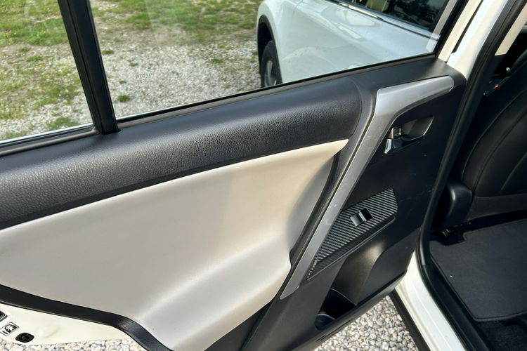 Toyota RAV-4 Tylko 137 tyś km zdjęcie 19