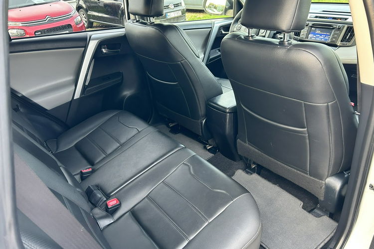 Toyota RAV-4 Tylko 137 tyś km zdjęcie 21