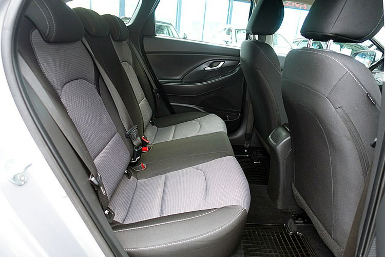 Hyundai i30 1, 5 16V LED+TEMPOMAT GWARANCJA 1WŁ Kraj Bezwypadkowy F23% 4x2 zdjęcie 10