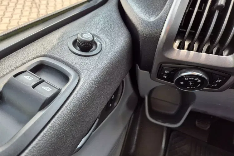 Ford transit-custom L2H2 54999zł NETTO 2.0TdCi/131KM zdjęcie 17