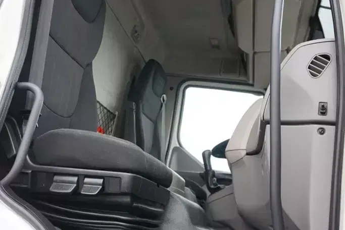 DAF LF / 260 / EURO 6 / CHŁODNIA + WINDA / 17 PALET / ŁAD. 7840 KG zdjęcie 9