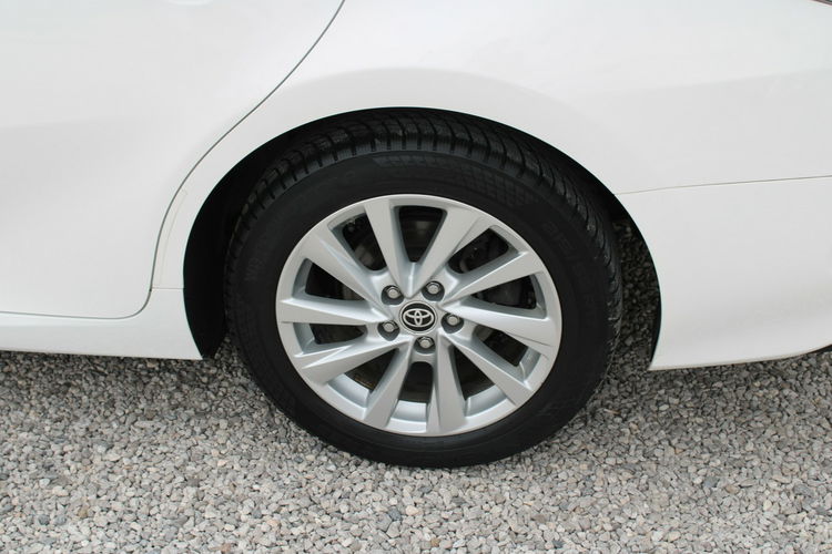 Toyota Camry 2.5 Hybrid e-CTV Comfort F-vat Kamera Gwarancja zdjęcie 10