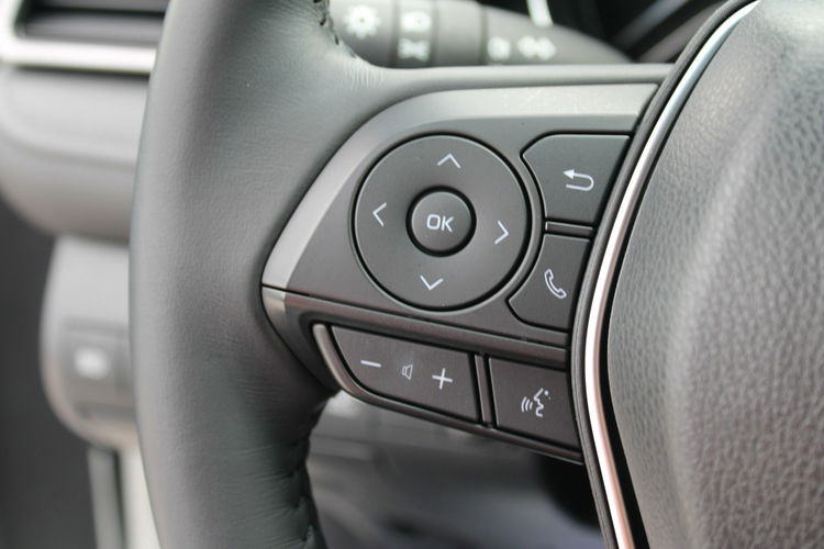 Toyota Camry 2.5 Hybrid e-CTV Comfort F-vat Kamera Gwarancja zdjęcie 19