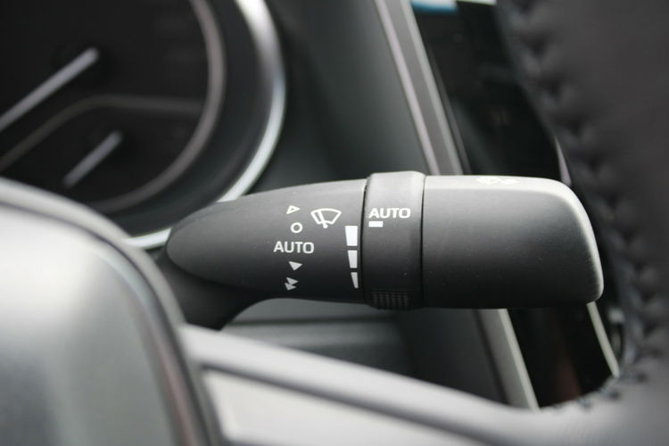Toyota Camry 2.5 Hybrid e-CTV Comfort F-vat Kamera Gwarancja zdjęcie 21