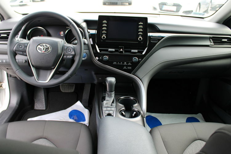 Toyota Camry 2.5 Hybrid e-CTV Comfort F-vat Kamera Gwarancja zdjęcie 28