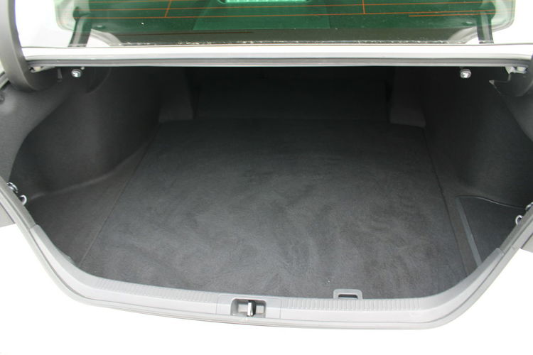 Toyota Camry 2.5 Hybrid e-CTV Comfort F-vat Kamera Gwarancja zdjęcie 29