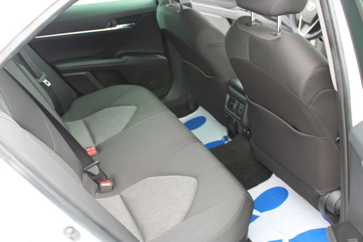 Toyota Camry 2.5 Hybrid e-CTV Comfort F-vat Kamera Gwarancja zdjęcie 30