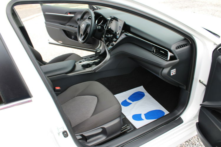 Toyota Camry 2.5 Hybrid e-CTV Comfort F-vat Kamera Gwarancja zdjęcie 31