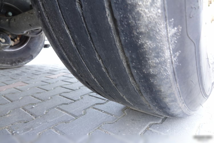 BENALU WYWROTKA / 23 m3 / ALUMINIOWA  HYDROKLAPA / OŚ PODNOSZONA / WAGA: 5 200 KG /  ALUFELGI / SPROWADZONA zdjęcie 17