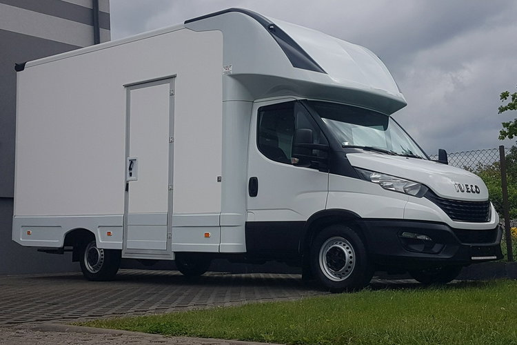 Iveco Daily KONTENER NISKOPODŁOGOWY 4.43x2.23x2.42 SKLEP BAR FOODTRUCK KAMPER AC zdjęcie 30