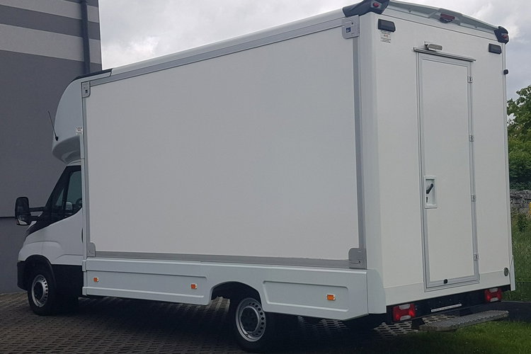 Iveco Daily KONTENER NISKOPODŁOGOWY 4.43x2.23x2.42 SKLEP BAR FOODTRUCK KAMPER AC zdjęcie 4