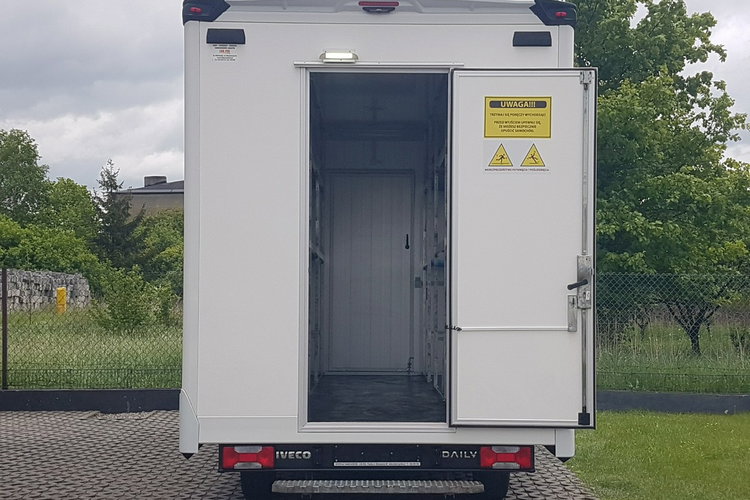 Iveco Daily KONTENER NISKOPODŁOGOWY 4.43x2.23x2.42 SKLEP BAR FOODTRUCK KAMPER AC zdjęcie 5