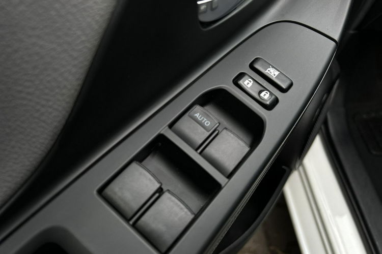 Toyota Yaris 1.33 VVTi 99KM SELECTION, salon Polska, gwarancja zdjęcie 15