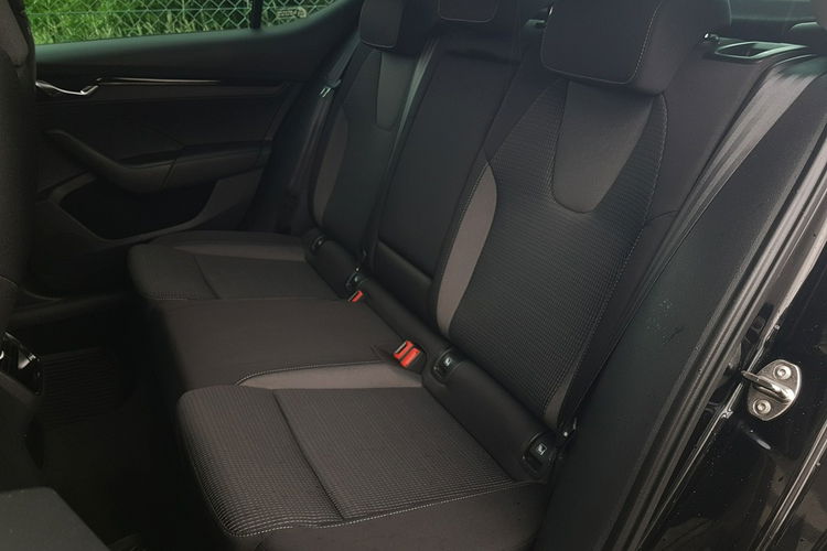 Skoda Octavia 1, 5 TSI AMBITION HATCHBACK 5 DRZWI KLIMATRONIK TEMPOMAT KRAJOWY zdjęcie 8
