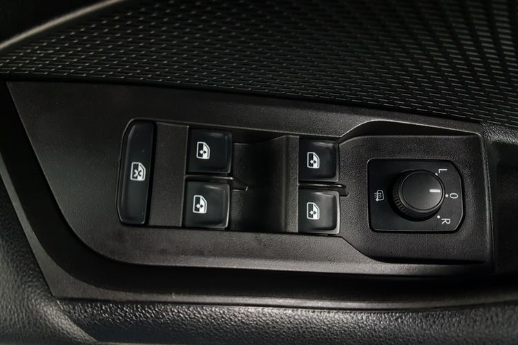 Skoda Octavia 1, 5 TSI AMBITION HATCHBACK 5 DRZWI KLIMATRONIK TEMPOMAT KRAJOWY zdjęcie 9