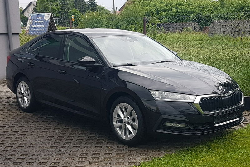 samochód osobowy Skoda zdjęcie 1