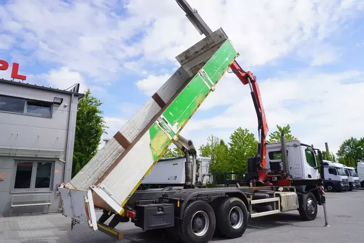 Mercedes Arocs 2633 6x4 / HDS 5, 5 t Fassi F135 / Wywrotka 15 EPAL zdjęcie 5