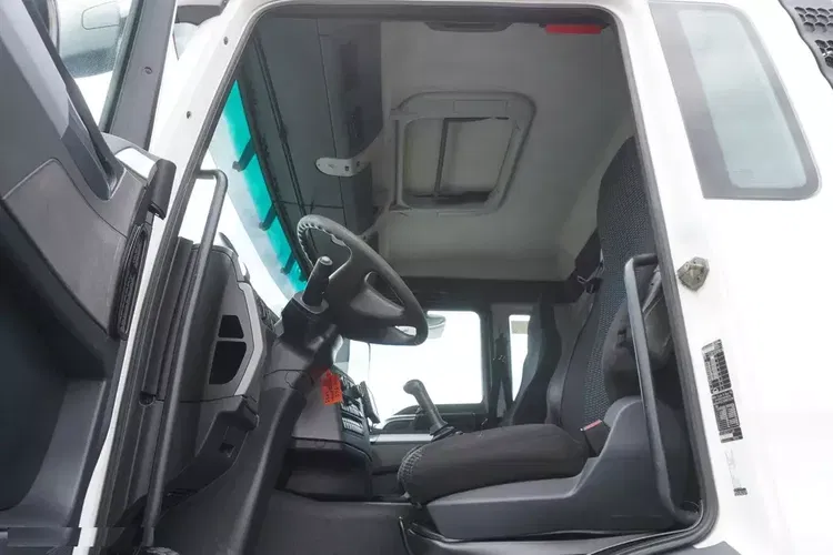 MAN TGS 35.400 8×4/ Hakowiec HYVA LIFT 32.56 SE / Beczka Asenizacyjna 13000 l zdjęcie 39