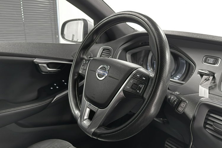 Volvo V40 2.0 Drive-E D3 150KM R -DESIGN Automat Navi GPS Sportsitze ALU19 BLACK zdjęcie 17