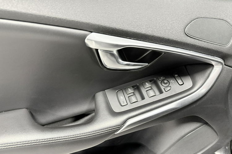 Volvo V40 2.0 Drive-E D3 150KM R -DESIGN Automat Navi GPS Sportsitze ALU19 BLACK zdjęcie 23