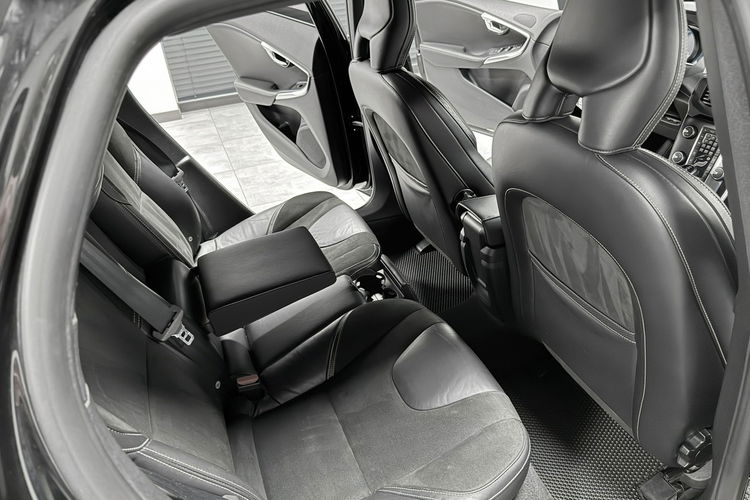 Volvo V40 2.0 Drive-E D3 150KM R -DESIGN Automat Navi GPS Sportsitze ALU19 BLACK zdjęcie 24
