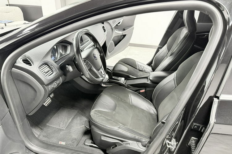 Volvo V40 2.0 Drive-E D3 150KM R -DESIGN Automat Navi GPS Sportsitze ALU19 BLACK zdjęcie 25