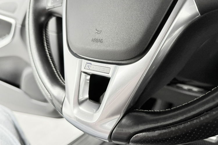 Volvo V40 2.0 Drive-E D3 150KM R -DESIGN Automat Navi GPS Sportsitze ALU19 BLACK zdjęcie 28