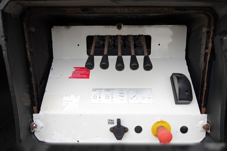 Scania G 360 / 6X2 / LAWETA / POMOC DROGOWA / OŚ SKRĘTNA I PODNOSZONA / NAJAZDY HYDRAULICZNE / WCIĄGARKA / SPROWADZONY zdjęcie 27