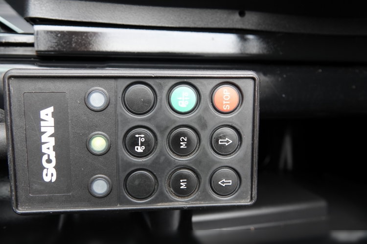 Scania G 360 / 6X2 / LAWETA / POMOC DROGOWA / OŚ SKRĘTNA I PODNOSZONA / NAJAZDY HYDRAULICZNE / WCIĄGARKA / SPROWADZONY zdjęcie 39