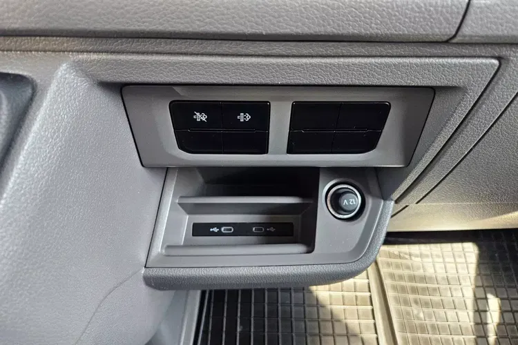 Volkswagen Crafter L3H2 109900zł NETTO Brygadówka 7 osób 2.0TDi/140KM zdjęcie 28