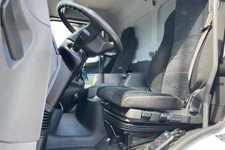 Mercedes ATEGO 818, IZOTERMA OGRZEWANA zdjęcie 14