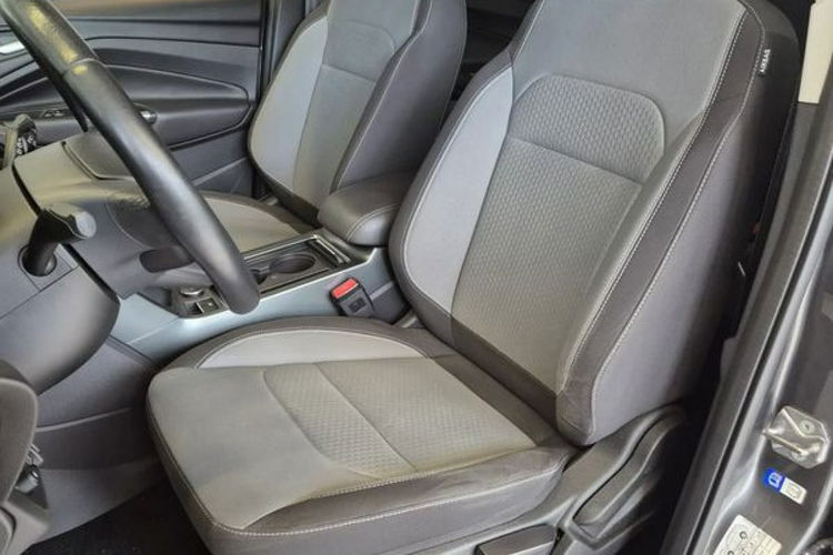 Kuga Dobrze wyposażony Ford Kuga zdjęcie 10