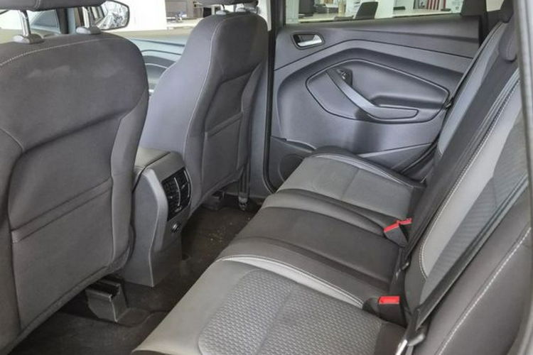 Kuga Dobrze wyposażony Ford Kuga zdjęcie 11