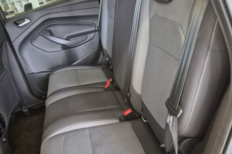 Kuga Dobrze wyposażony Ford Kuga zdjęcie 12