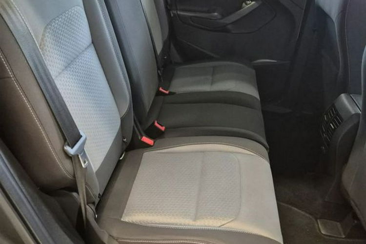 Kuga Dobrze wyposażony Ford Kuga zdjęcie 13