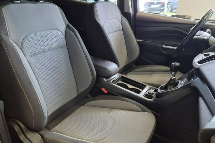 Kuga Dobrze wyposażony Ford Kuga zdjęcie 15