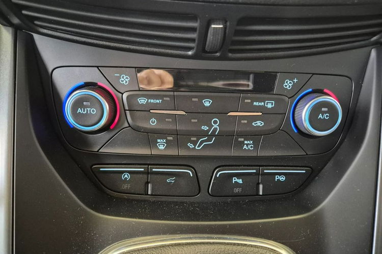 Kuga Dobrze wyposażony Ford Kuga zdjęcie 21