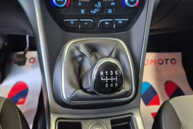 Kuga Dobrze wyposażony Ford Kuga zdjęcie 22