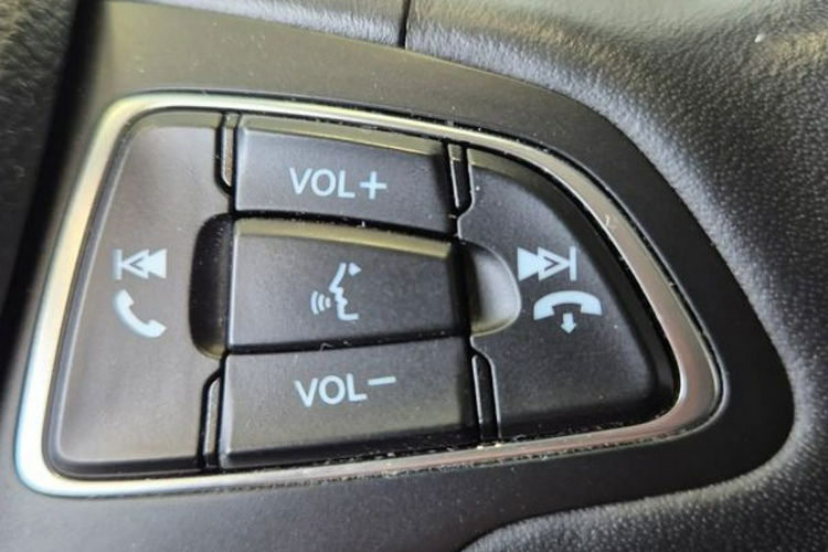 Kuga Dobrze wyposażony Ford Kuga zdjęcie 23