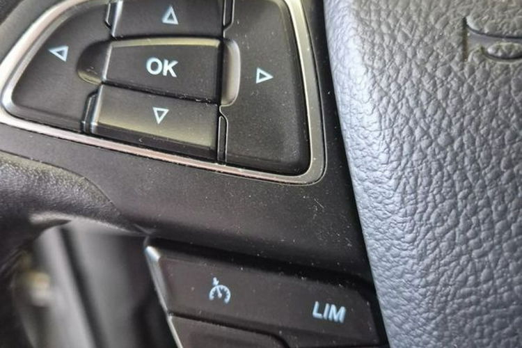 Kuga Dobrze wyposażony Ford Kuga zdjęcie 24