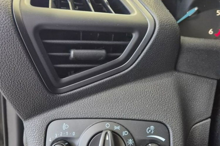 Kuga Dobrze wyposażony Ford Kuga zdjęcie 25