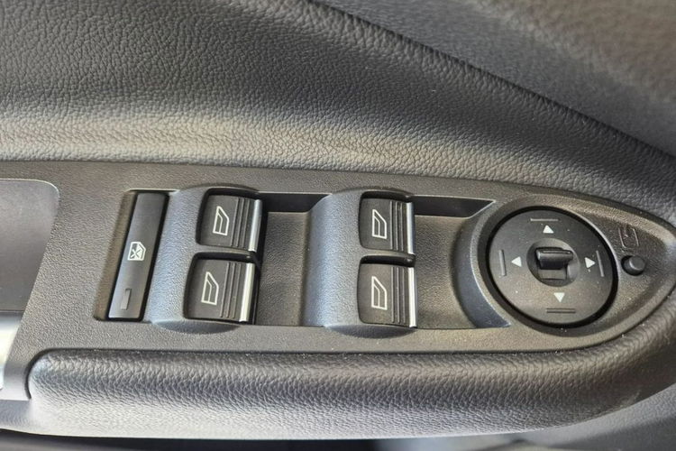 Kuga Dobrze wyposażony Ford Kuga zdjęcie 26