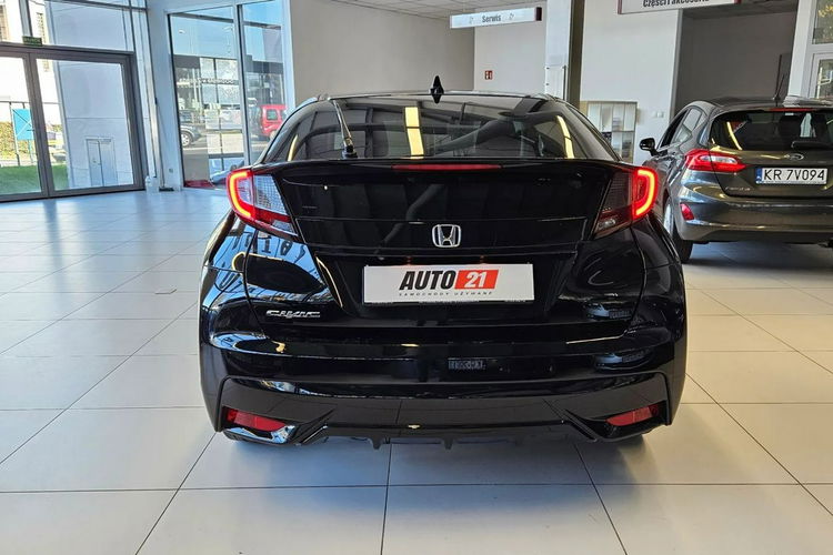 Civic Honda Civic 1.8 142 km sportowa sylwetka. zdjęcie 4