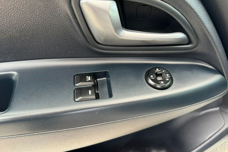 Kia Rio Niski Przebieg, Idealne na Miasto, Ekonomiczne, Gwarancja zdjęcie 19
