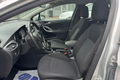 samochód osobowy Opel zdjęcie 12