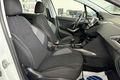 samochód osobowy Peugeot zdjęcie 26